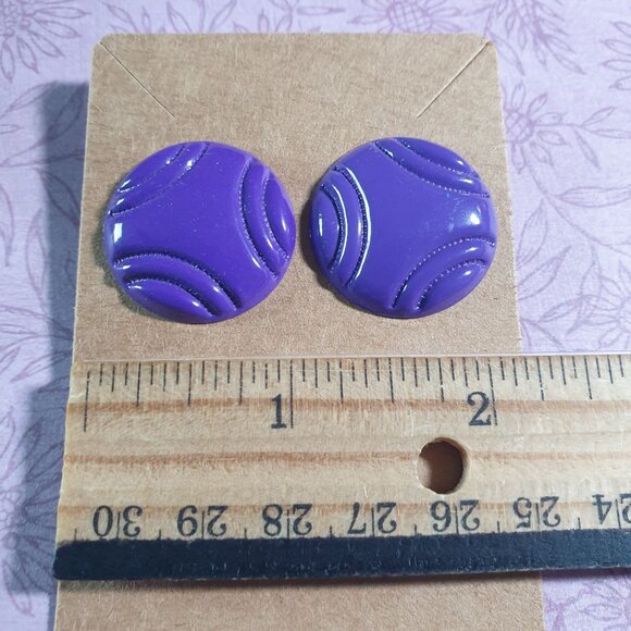 Vintage Purple Round Clip-On Earrings With Textured Design - Picture 3 of 4